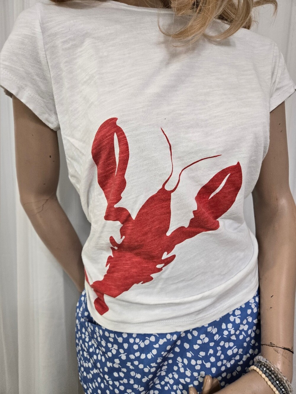 White Graphic Tee with Red Lobster Print Size Large 100% Cotton